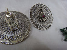Load image into Gallery viewer, Silver Feather Light Filigree Earring