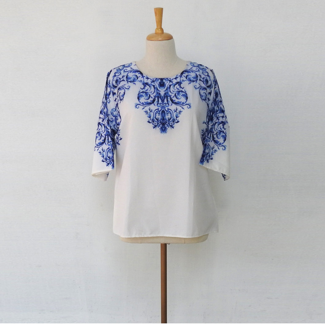 White Top in Wrinkled Crepe with Electric Blue Print