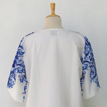 Load image into Gallery viewer, White Top in Wrinkled Crepe with Electric Blue Print
