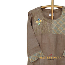 Load image into Gallery viewer, Pure Linen Hand Embroidery Kurta
