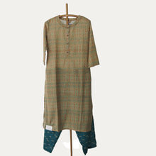 Load image into Gallery viewer, Crepe Printed Straight Cut Kurta Pant
